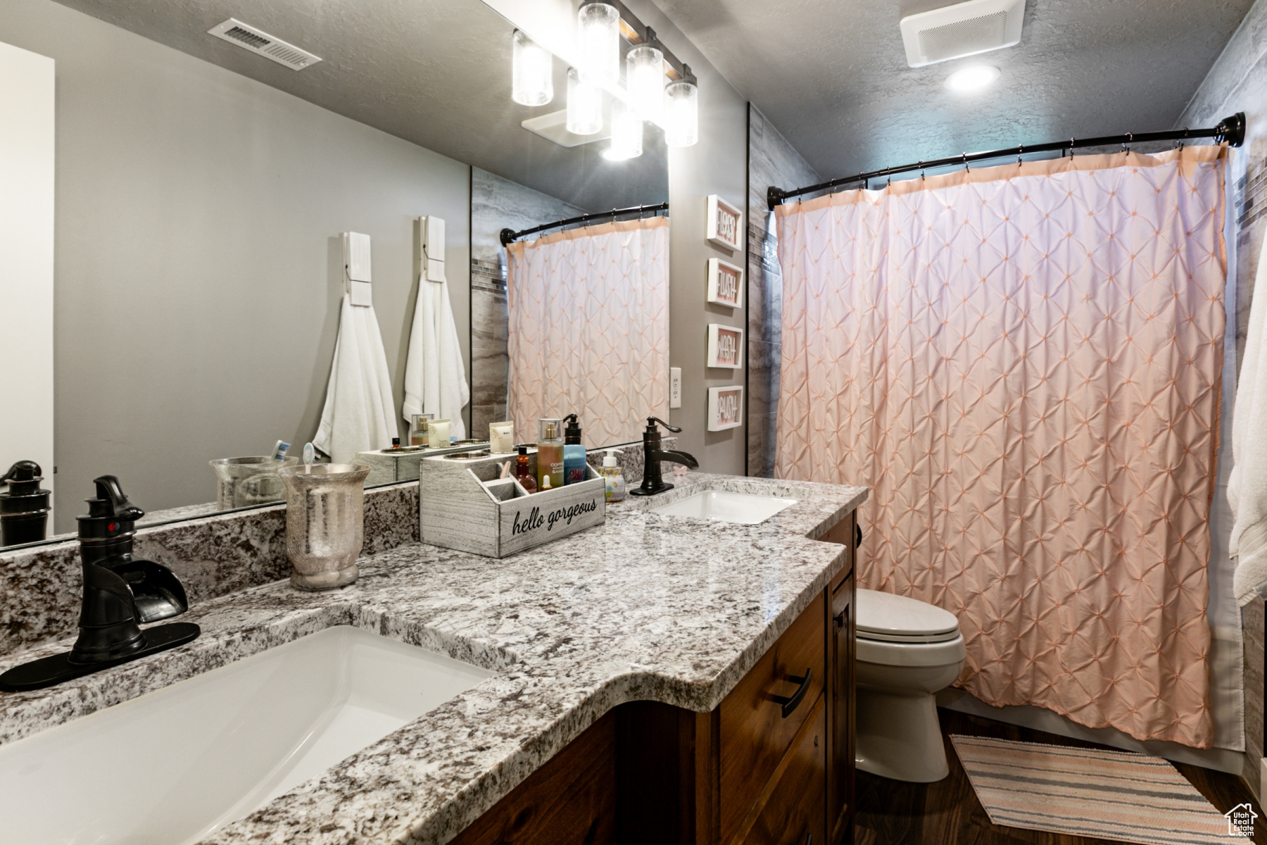 WINDSOR FARMS - Residential