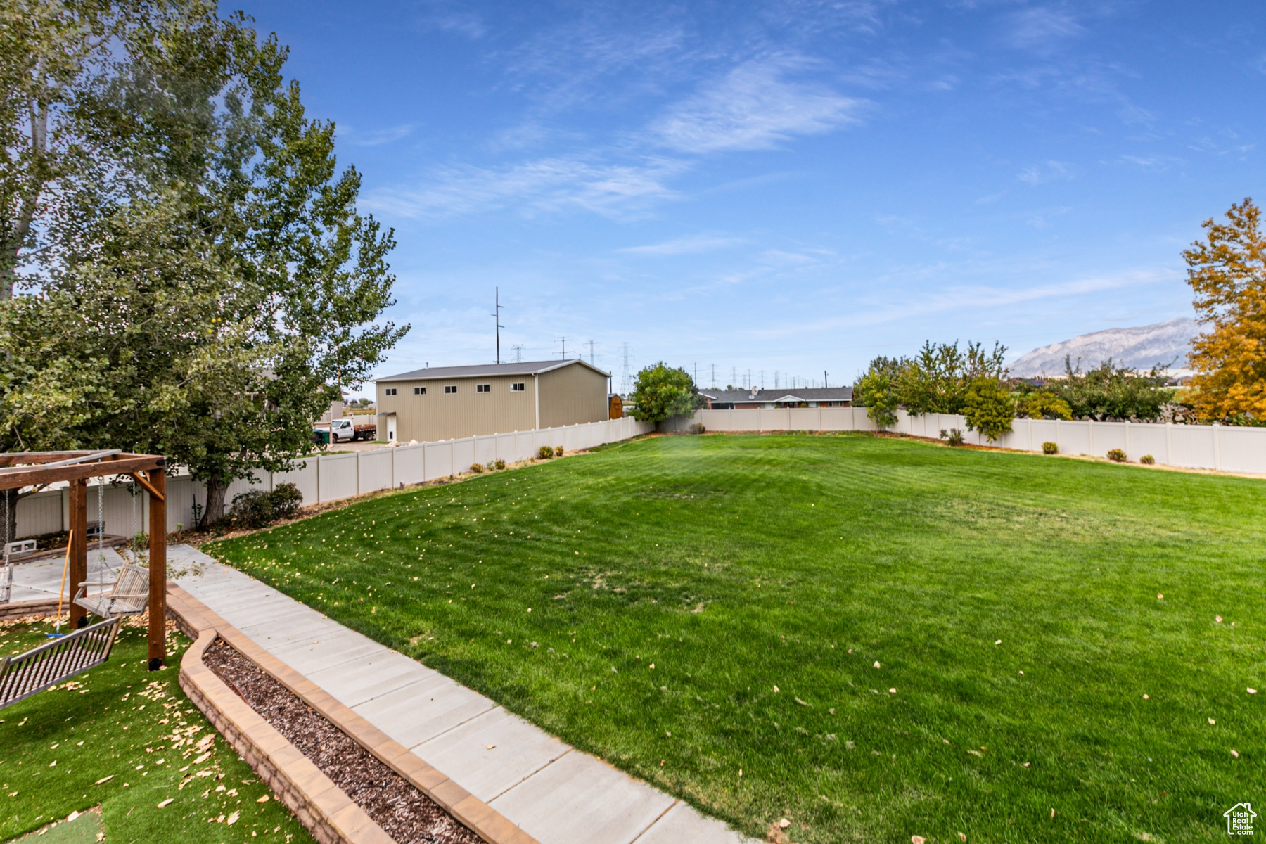WINDSOR FARMS - Residential