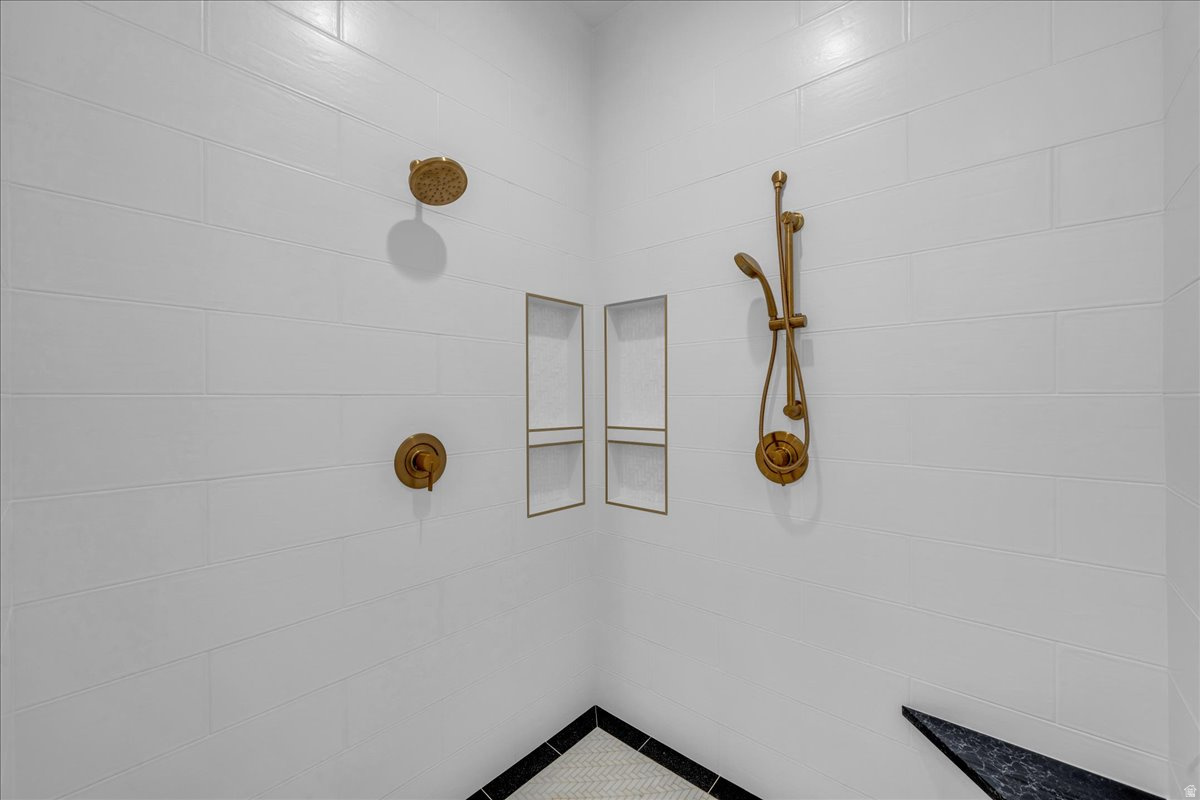 QUEENSRIDGE PARTIAL AMENDED & EXTENDED A - Residential