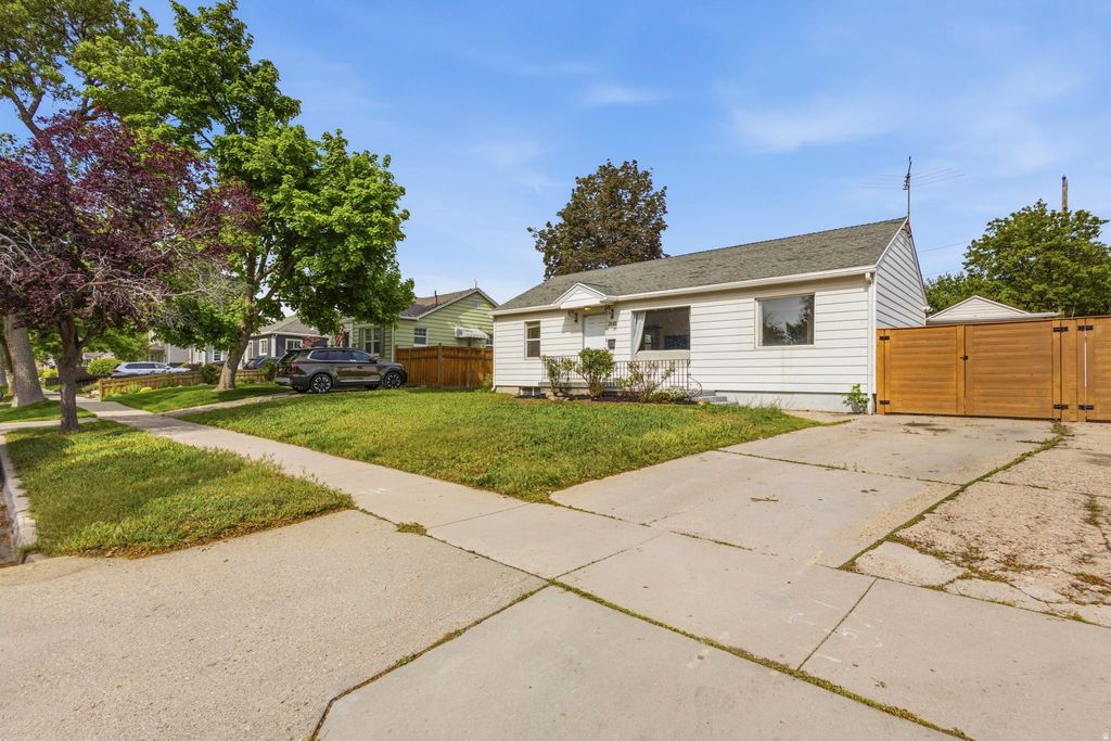 Photo of 2649 S 1800 E, Salt Lake City, UT 84106 (MLS # 2156479)