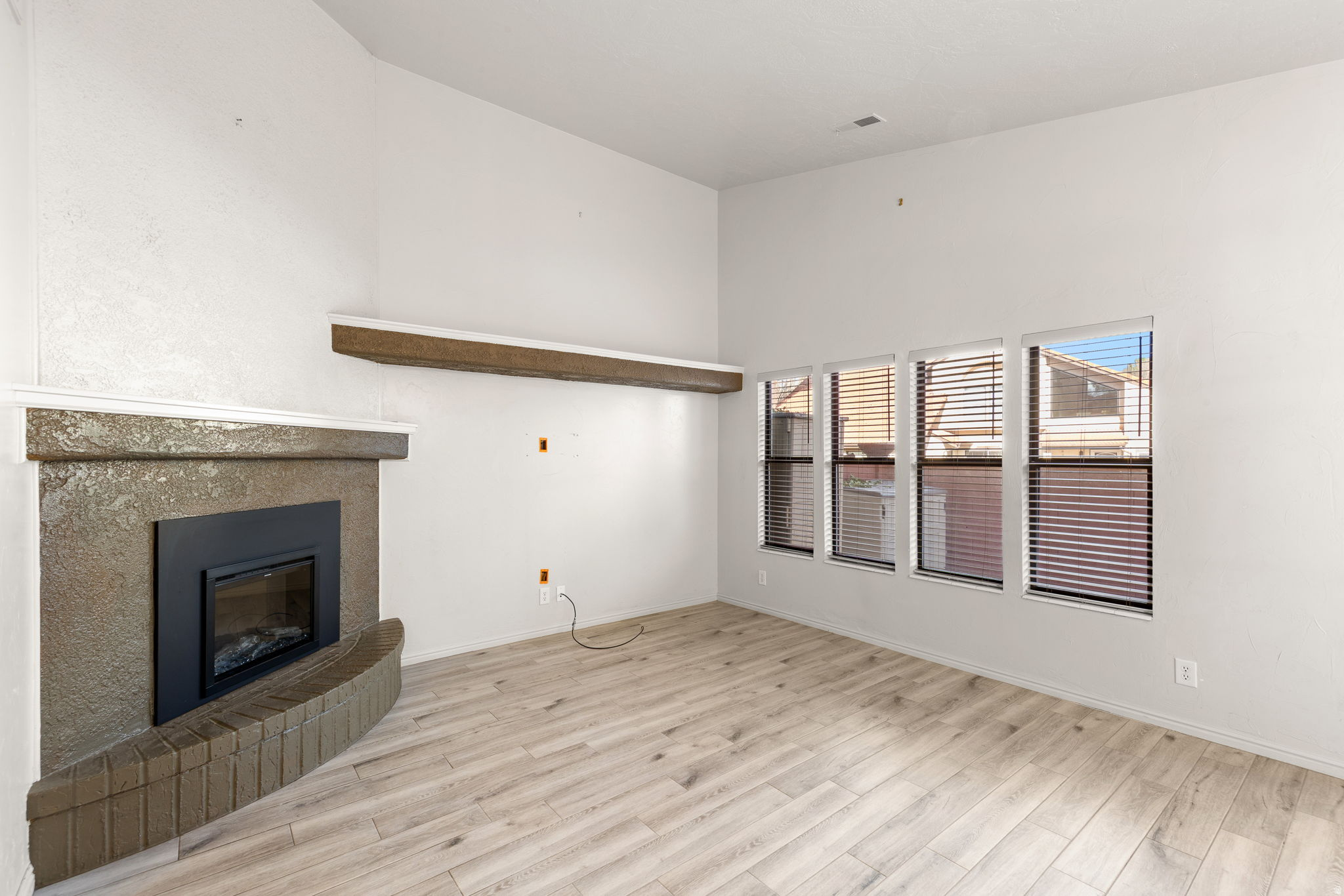 MESAS AMD - Residential