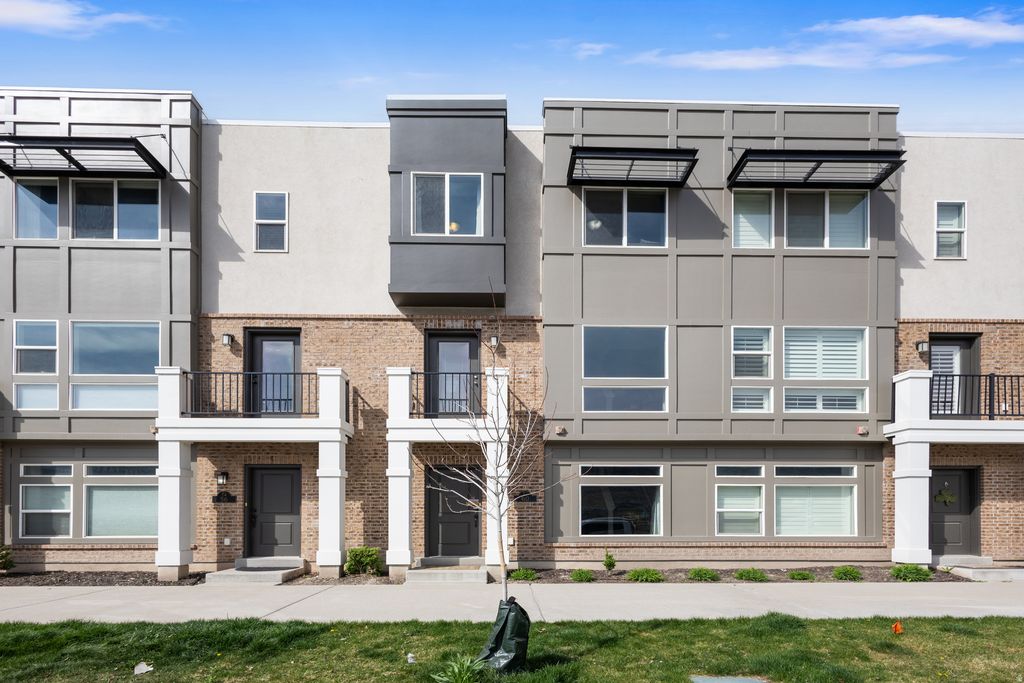 Photo of 60 N 1100 W, Farmington, UT 84025 (MLS # 2152086)