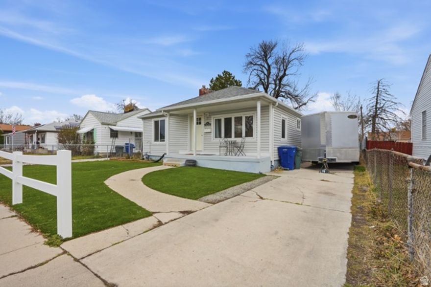 Hi friends welcome to this beautiful rambler located in the very heart of Salt Lake City. It boasts an updated kitchen and bathrooms along with a new roof and a gorgeous AstroTurf landscape in the front yard. You won't find a better home in this neighborhood at this price. Bring us an offer!