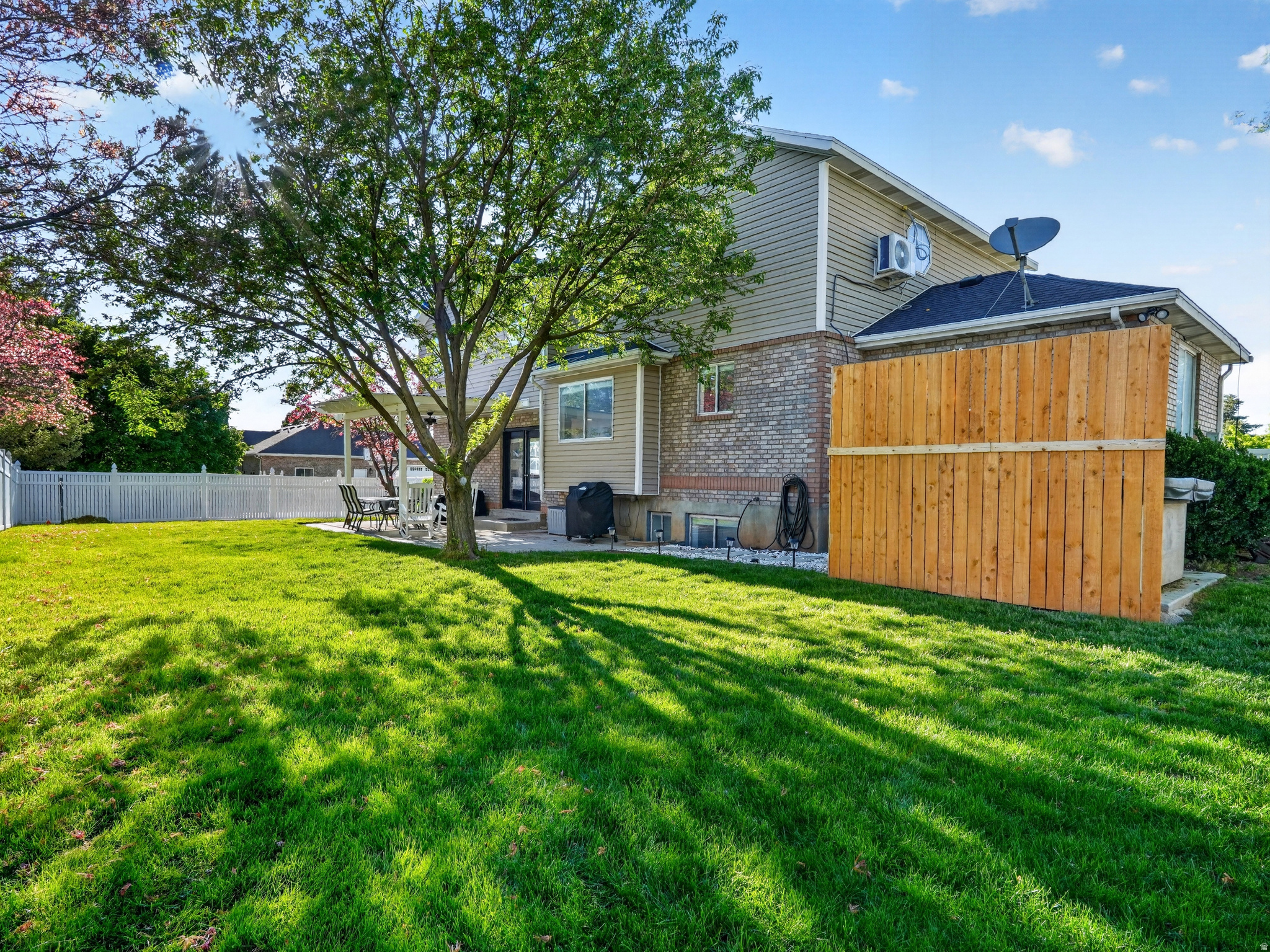 OAKCREST ON MUTTON HOLLOW - Residential