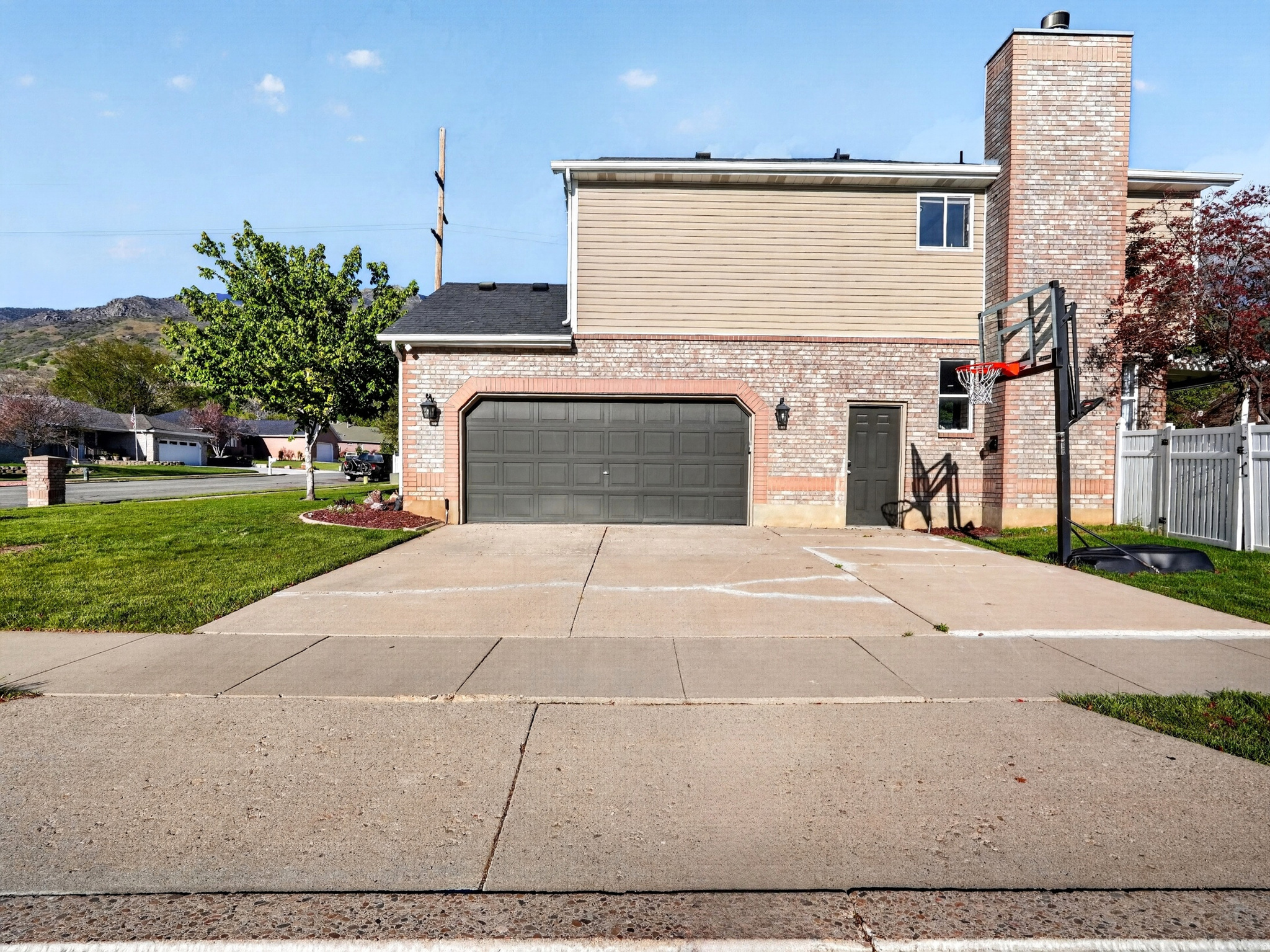 OAKCREST ON MUTTON HOLLOW - Residential
