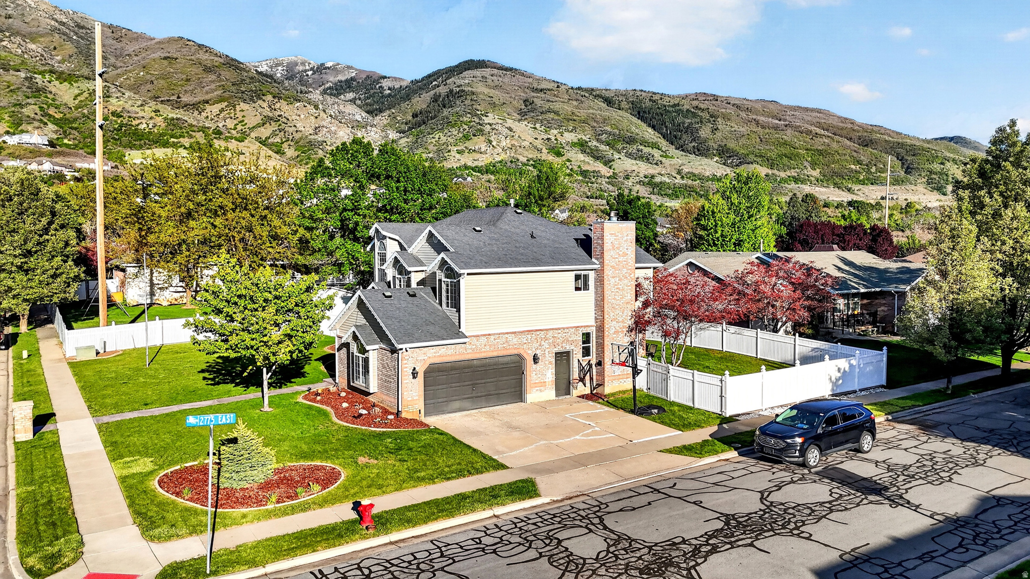 OAKCREST ON MUTTON HOLLOW - Residential