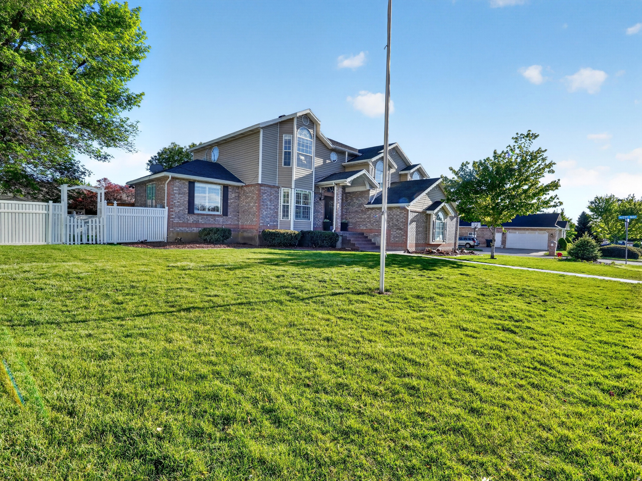 OAKCREST ON MUTTON HOLLOW - Residential