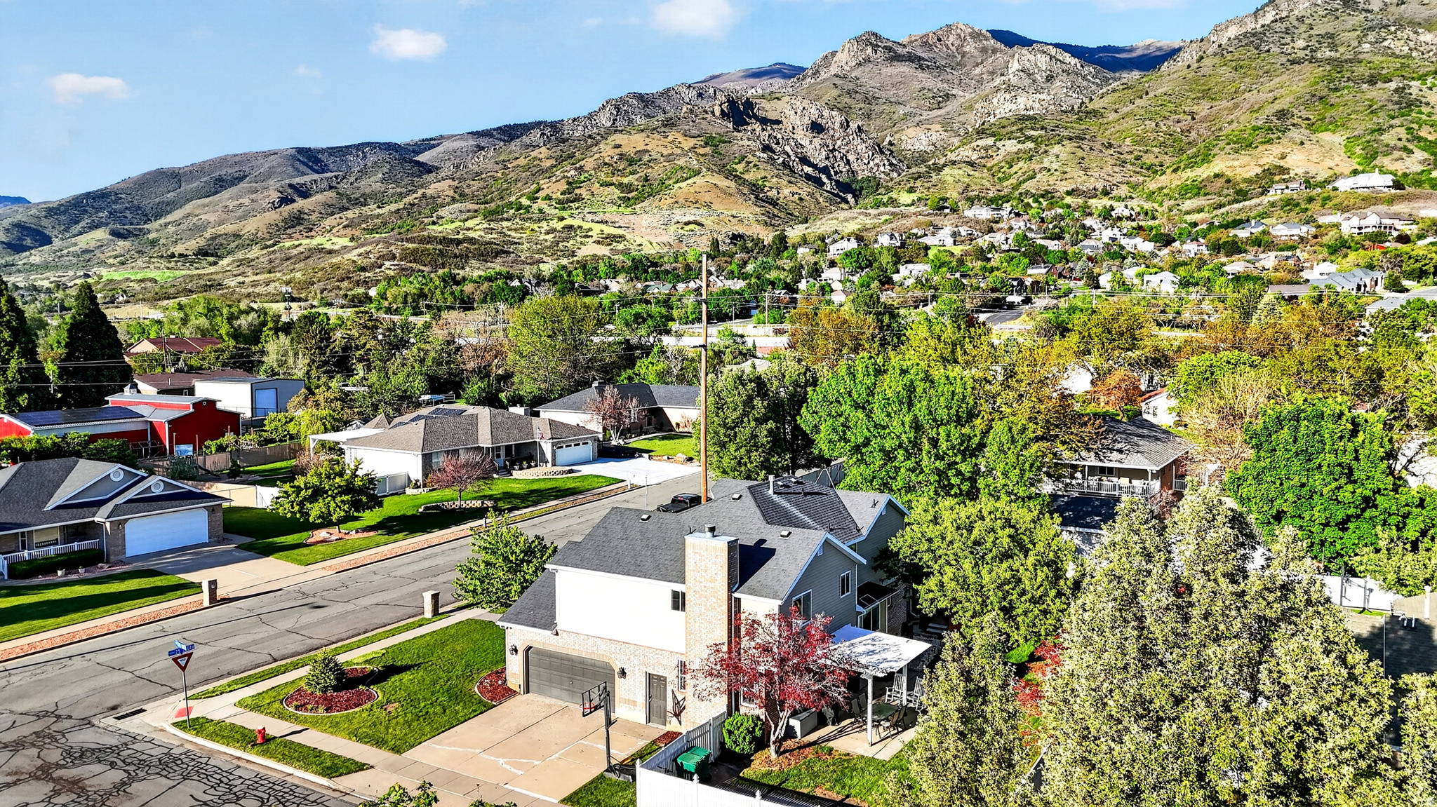 OAKCREST ON MUTTON HOLLOW - Residential