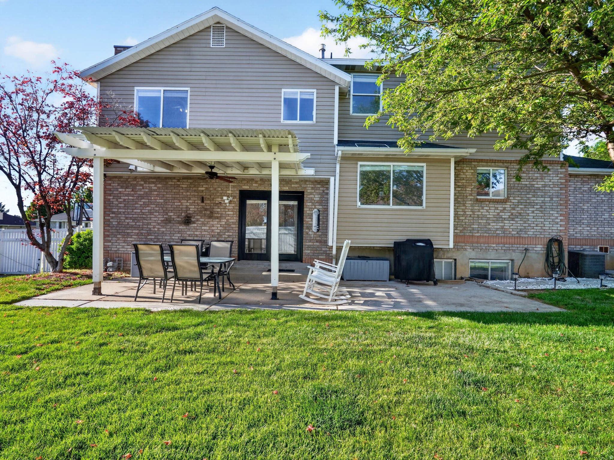 OAKCREST ON MUTTON HOLLOW - Residential