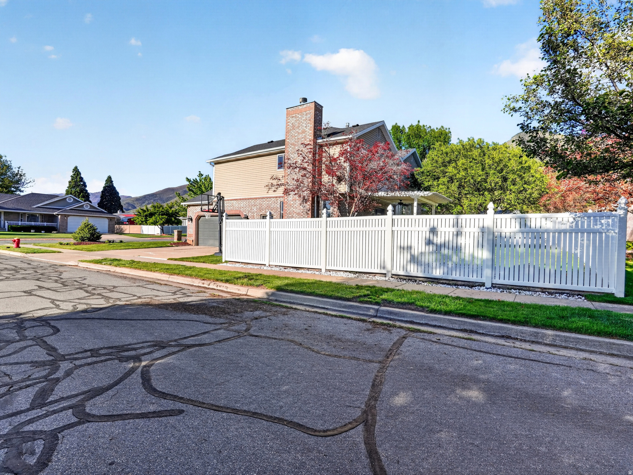 OAKCREST ON MUTTON HOLLOW - Residential
