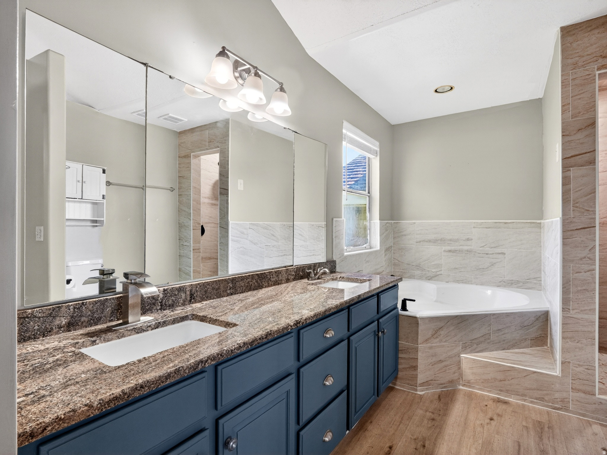OAKCREST ON MUTTON HOLLOW - Residential
