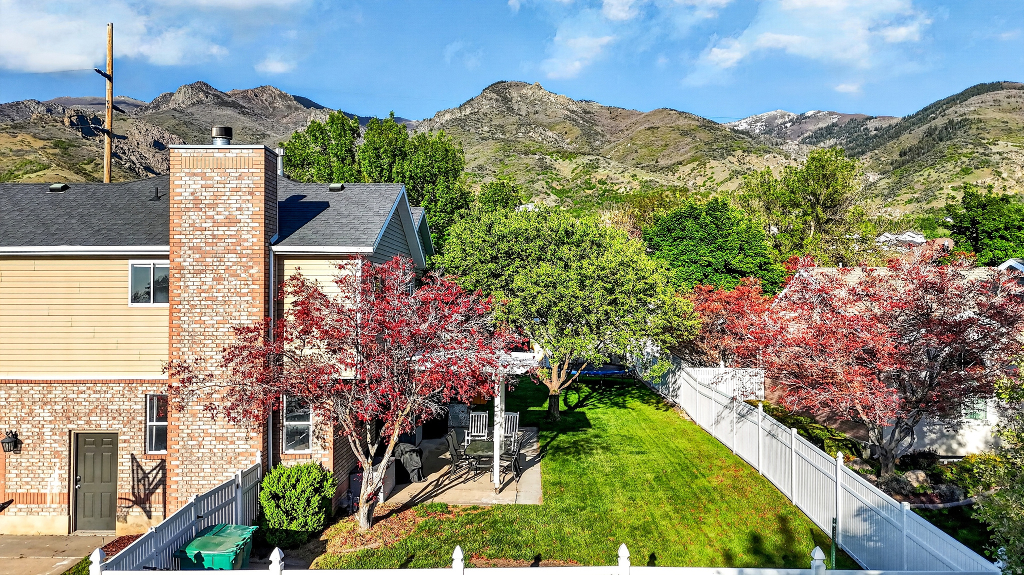 OAKCREST ON MUTTON HOLLOW - Residential