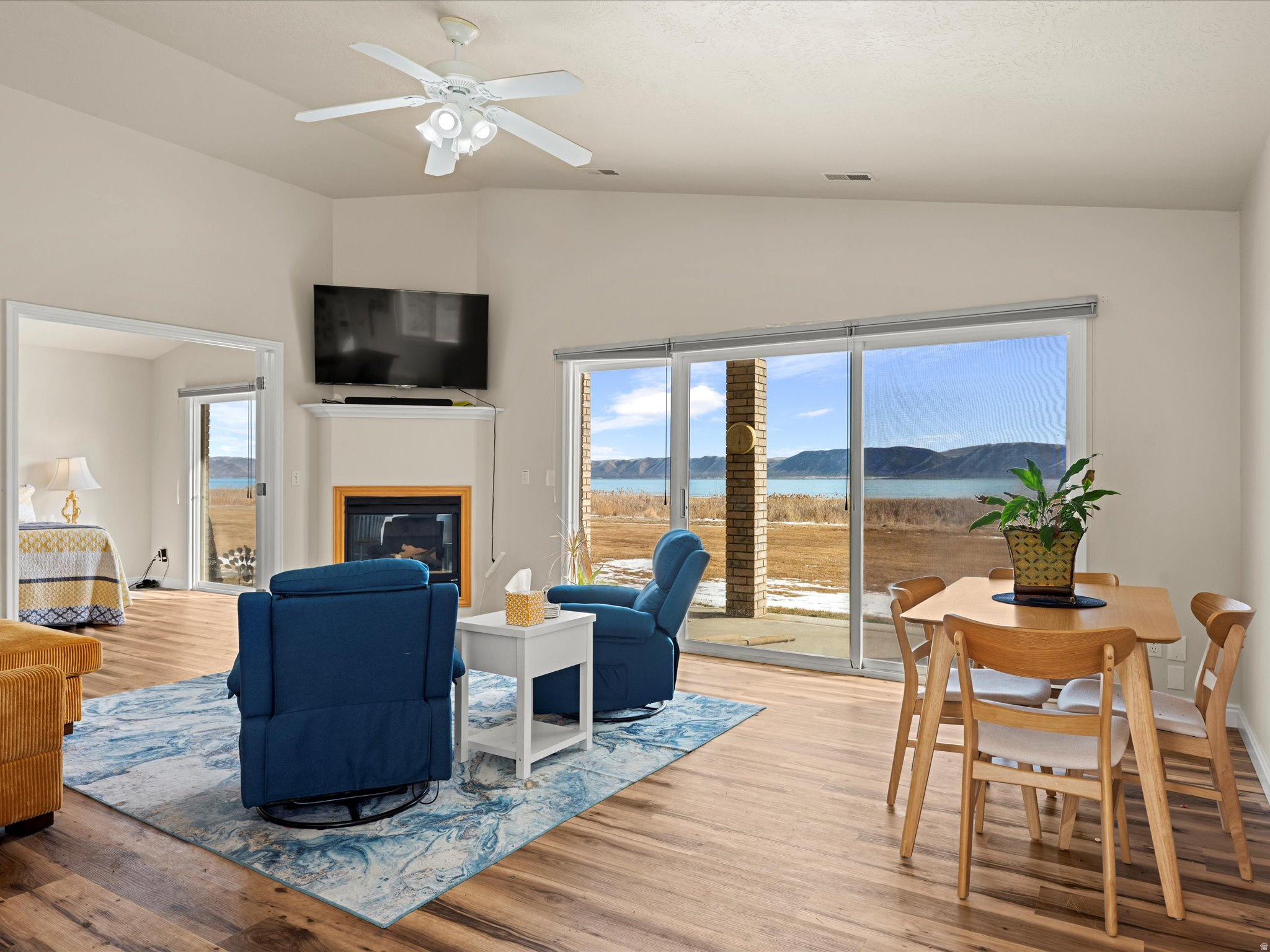 LAKE MEADOW - Residential