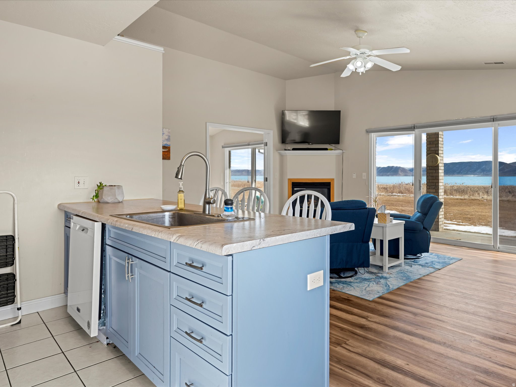 LAKE MEADOW - Residential