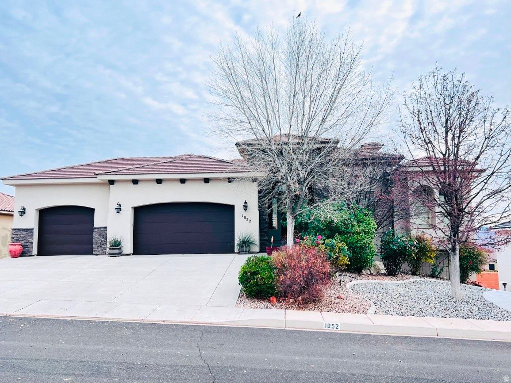 Photo of 1052 N 1830 CIR E, Saint George, UT 84770 (MLS # 2128720)