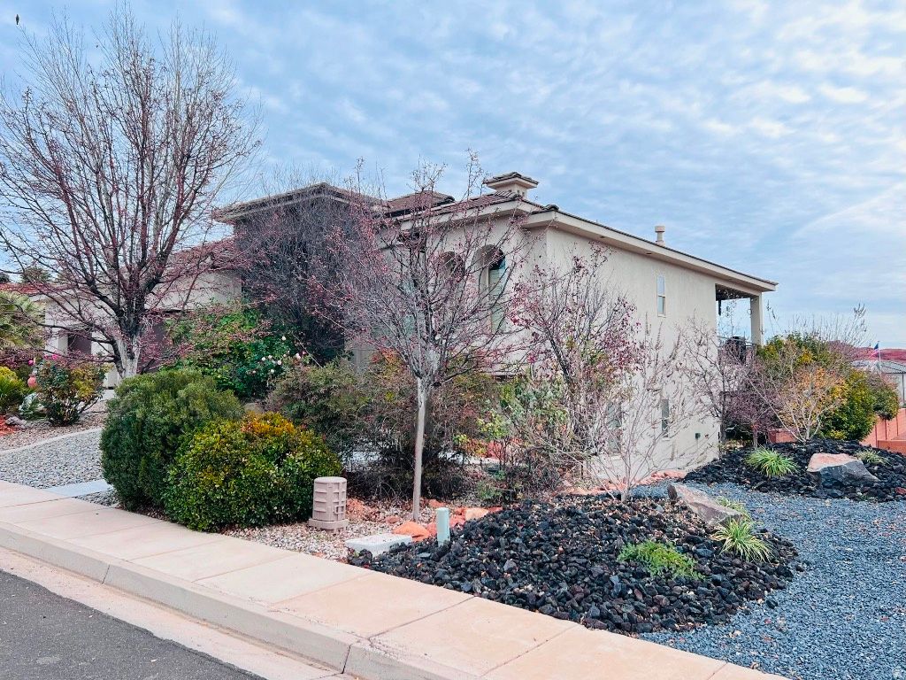 Photo of 1052 N 1830 CIR E, Saint George, UT 84770 (MLS # 2128720)