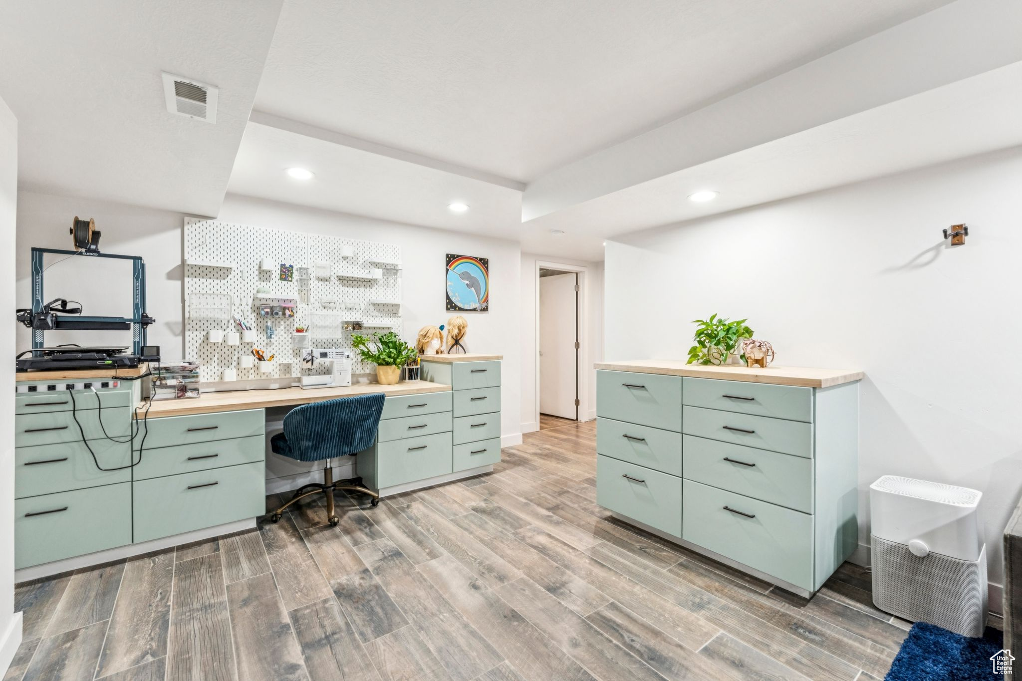 Salt Lake City, Utah 84108, United States, 4 Bedrooms Bedrooms, ,3 BathroomsBathrooms,Residential,Pending,186944