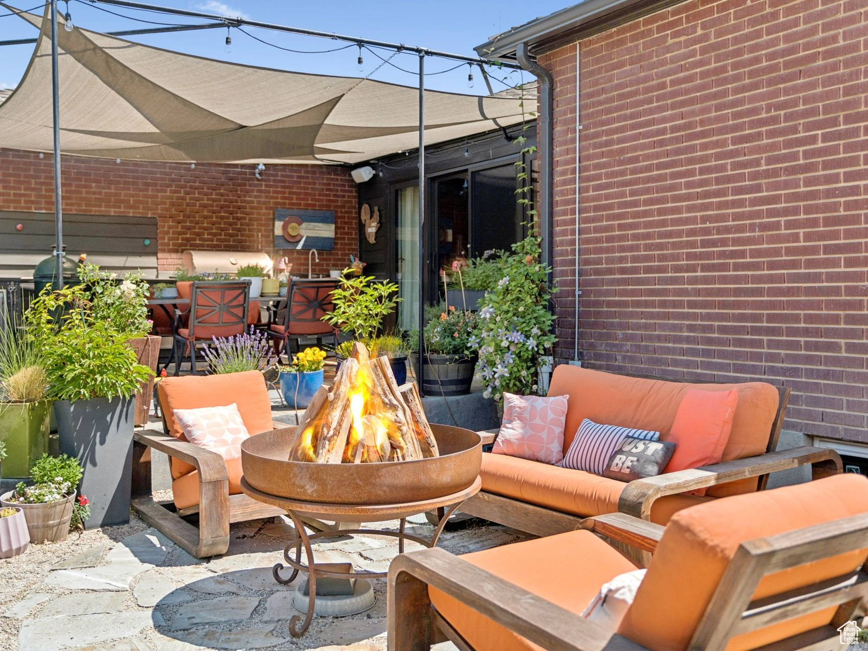 Salt Lake City, Utah 84108, United States, 4 Bedrooms Bedrooms, ,3 BathroomsBathrooms,Residential,Pending,186944