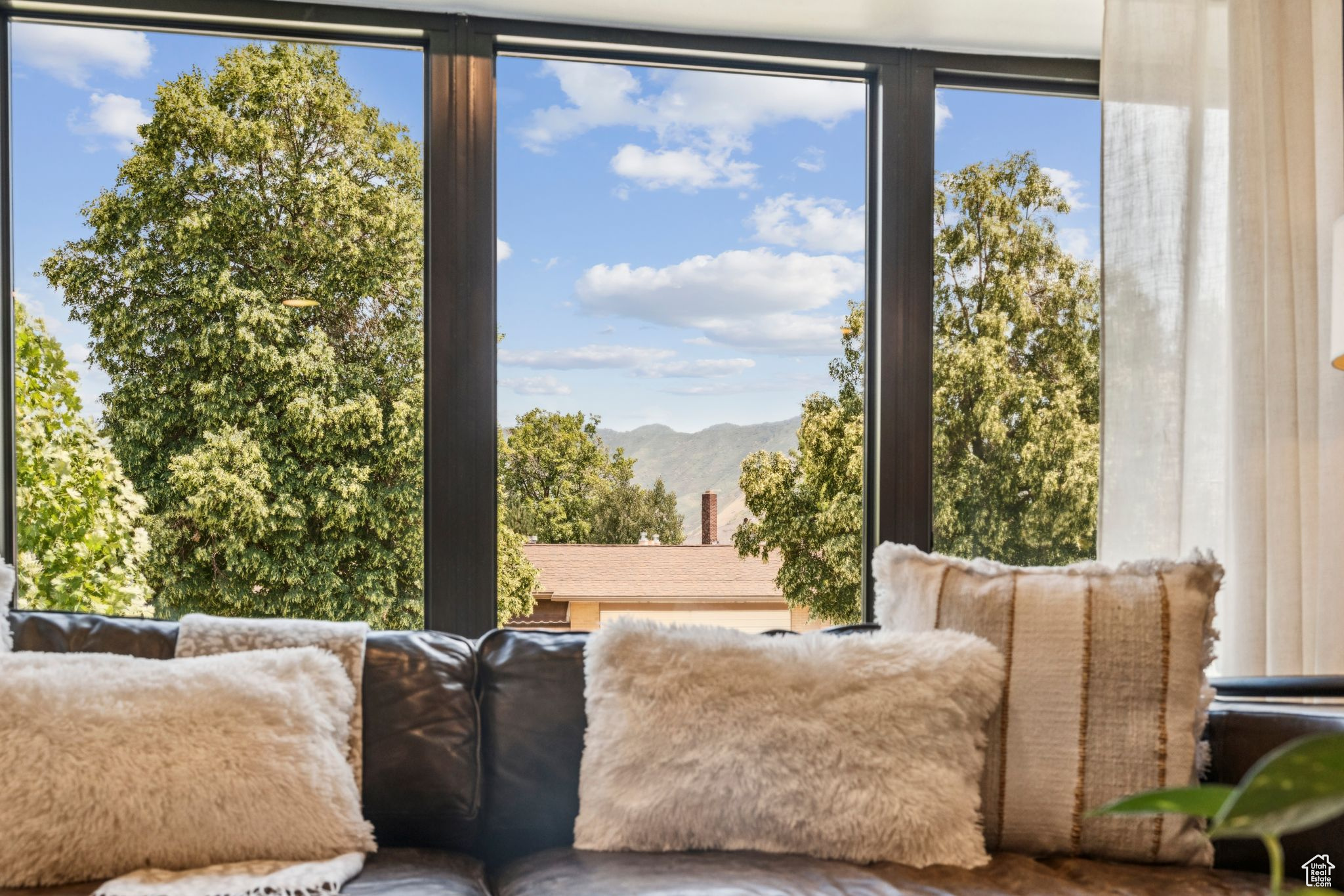 Salt Lake City, Utah 84108, United States, 4 Bedrooms Bedrooms, ,3 BathroomsBathrooms,Residential,Pending,186944