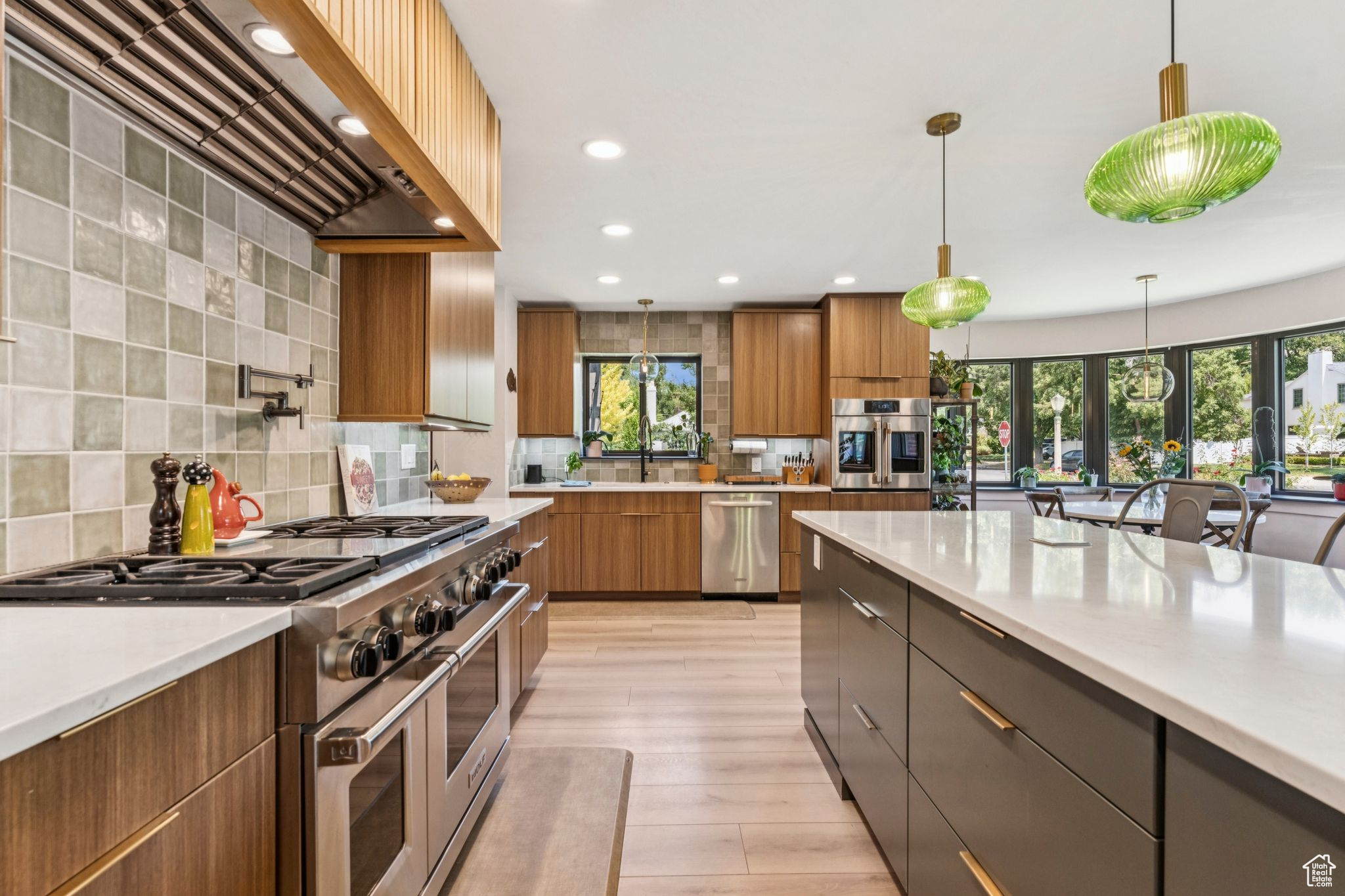 Salt Lake City, Utah 84108, United States, 4 Bedrooms Bedrooms, ,3 BathroomsBathrooms,Residential,Pending,186944