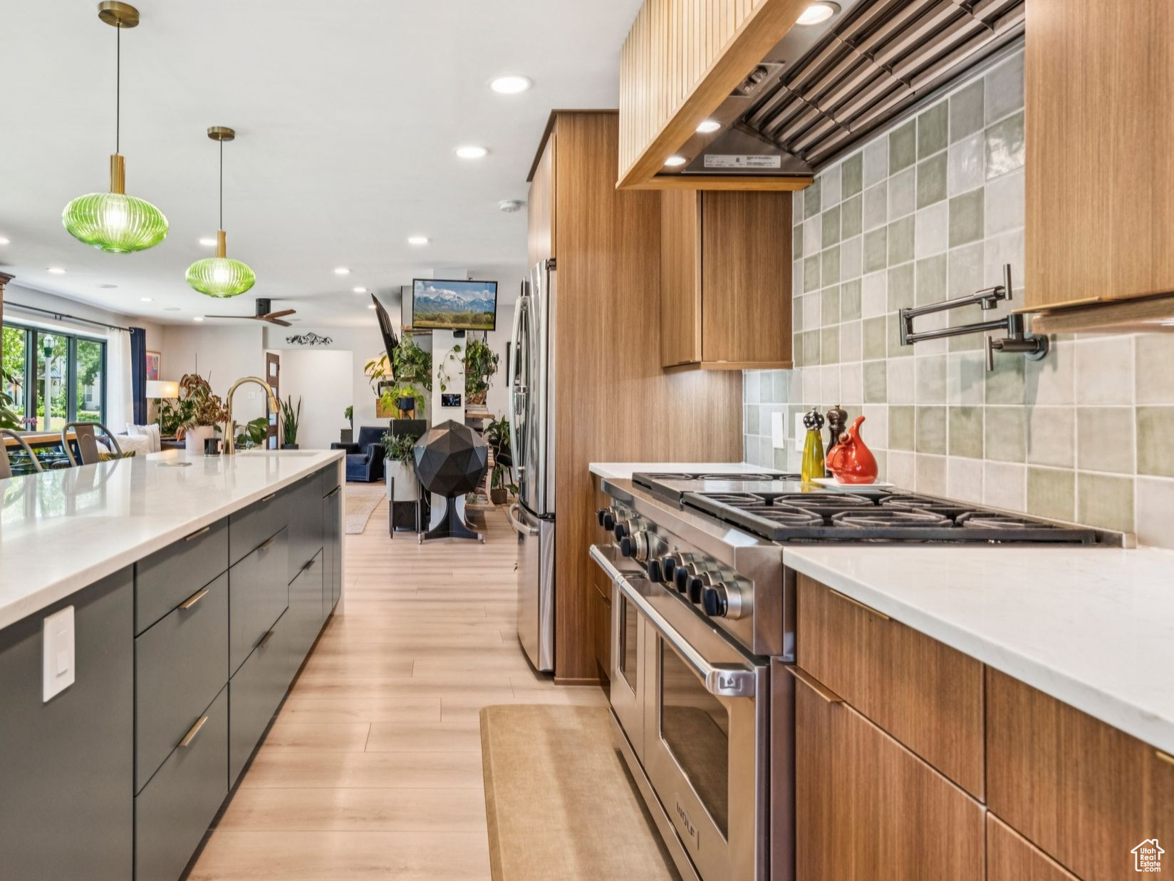 Salt Lake City, Utah 84108, United States, 4 Bedrooms Bedrooms, ,3 BathroomsBathrooms,Residential,Pending,186944