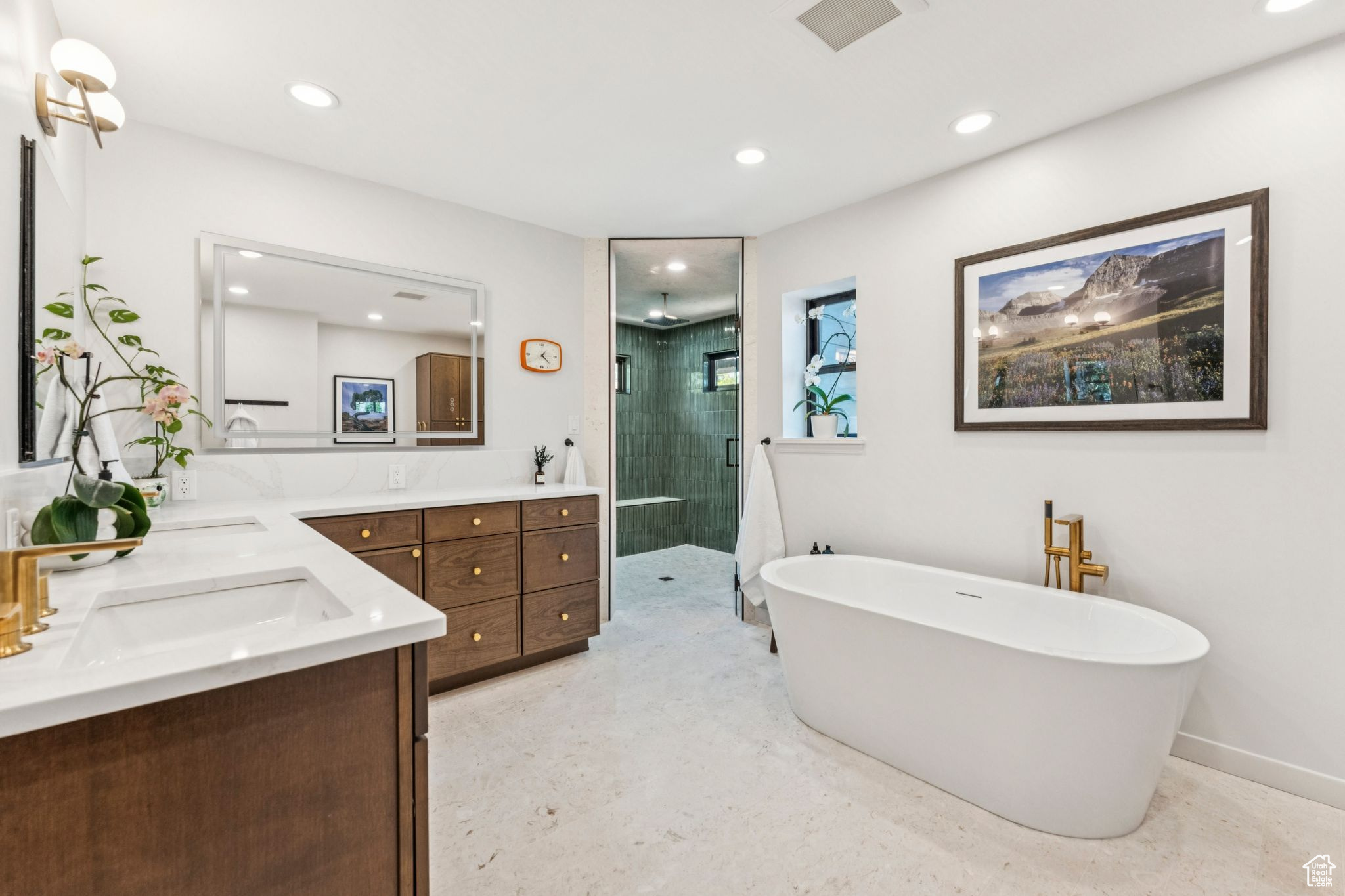 Salt Lake City, Utah 84108, United States, 4 Bedrooms Bedrooms, ,3 BathroomsBathrooms,Residential,Pending,186944