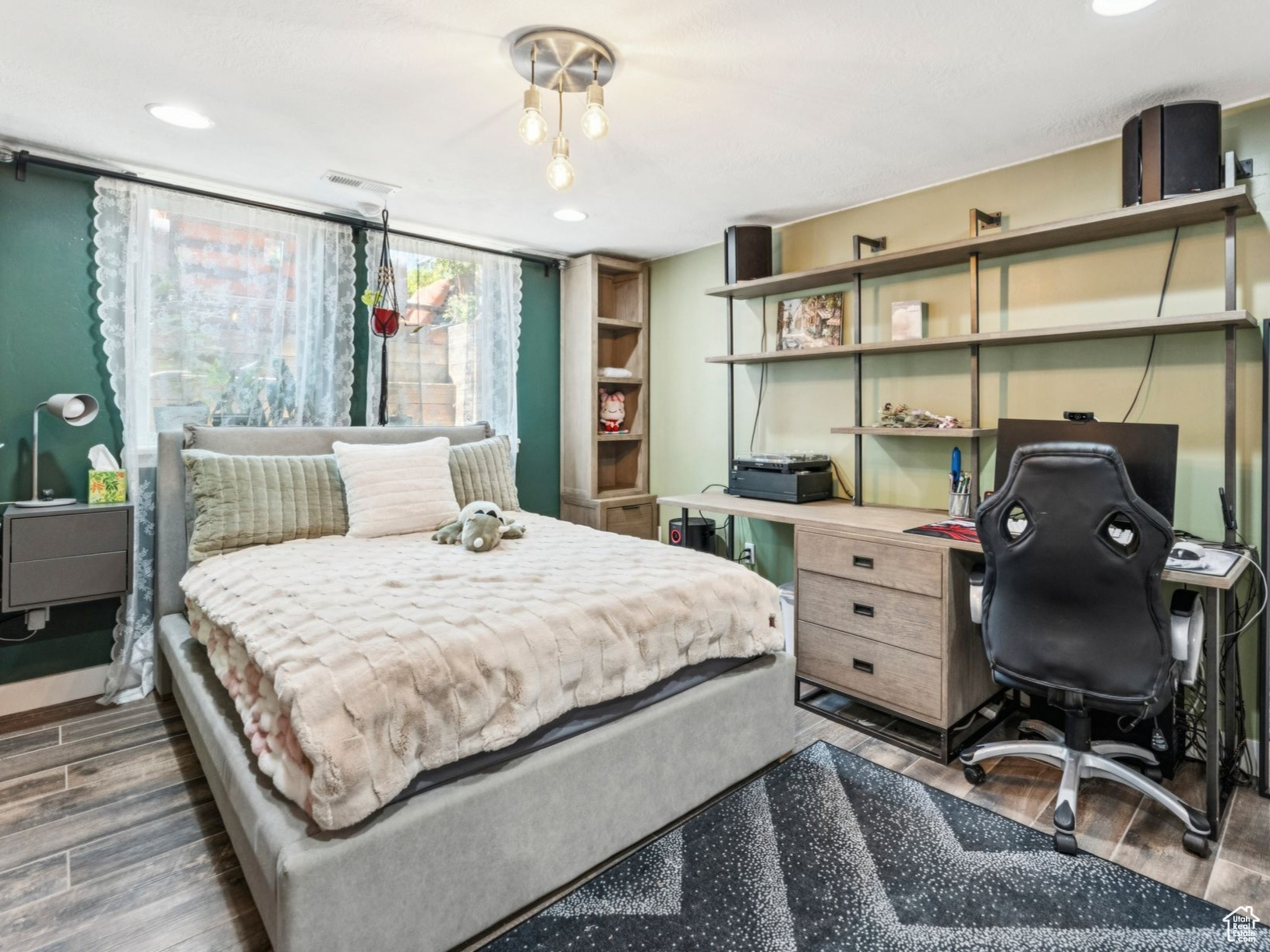 Salt Lake City, Utah 84108, United States, 4 Bedrooms Bedrooms, ,3 BathroomsBathrooms,Residential,Pending,186944