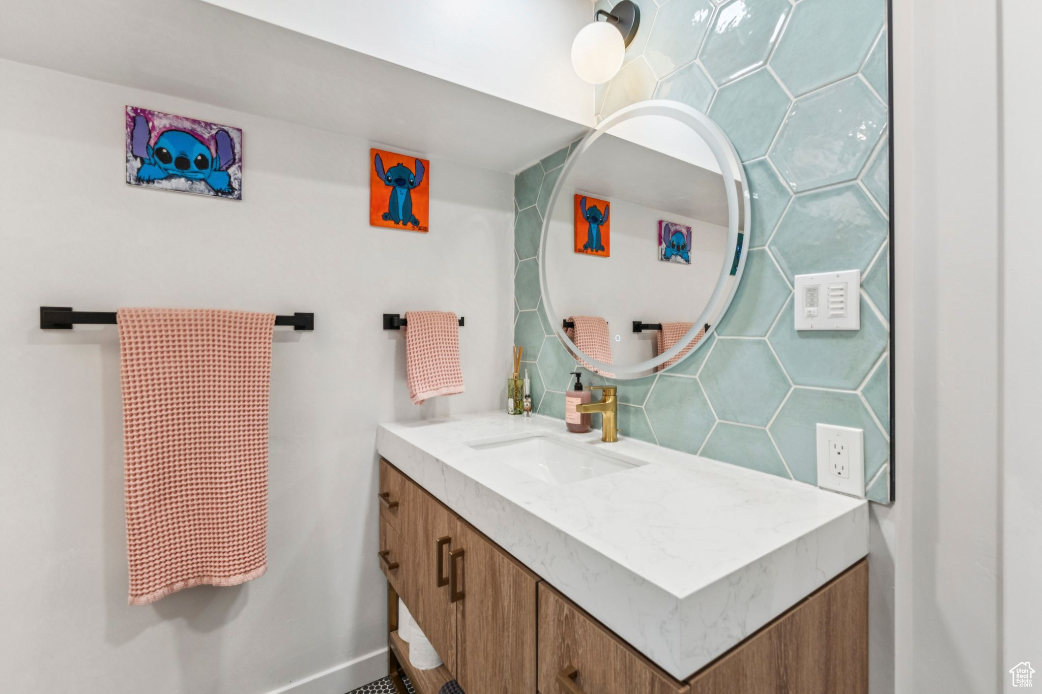 Salt Lake City, Utah 84108, United States, 4 Bedrooms Bedrooms, ,3 BathroomsBathrooms,Residential,Pending,186944