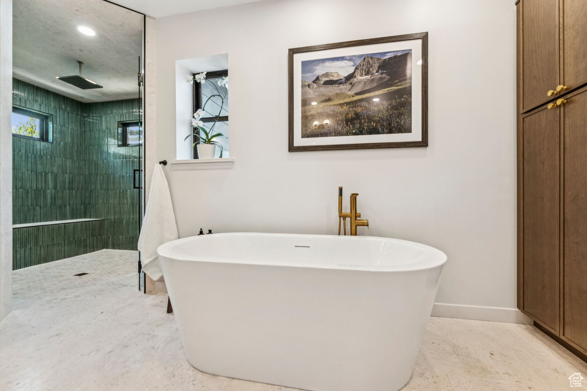 Salt Lake City, Utah 84108, United States, 4 Bedrooms Bedrooms, ,3 BathroomsBathrooms,Residential,Pending,186944