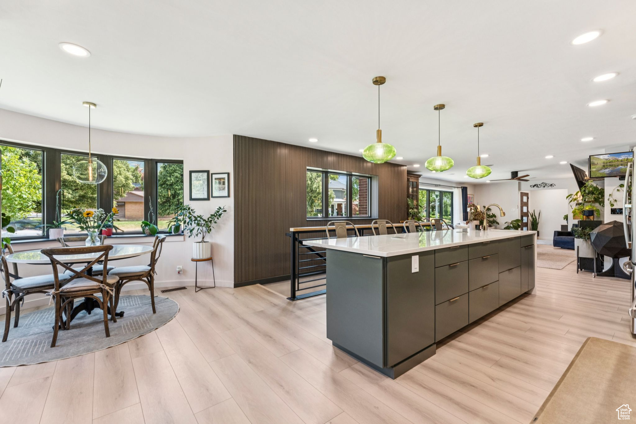 Salt Lake City, Utah 84108, United States, 4 Bedrooms Bedrooms, ,3 BathroomsBathrooms,Residential,Pending,186944