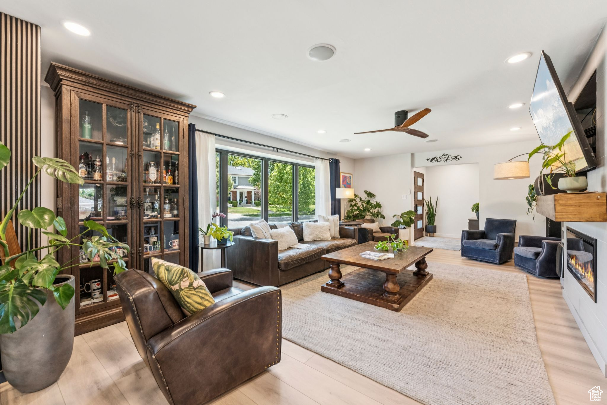 Salt Lake City, Utah 84108, United States, 4 Bedrooms Bedrooms, ,3 BathroomsBathrooms,Residential,Pending,186944