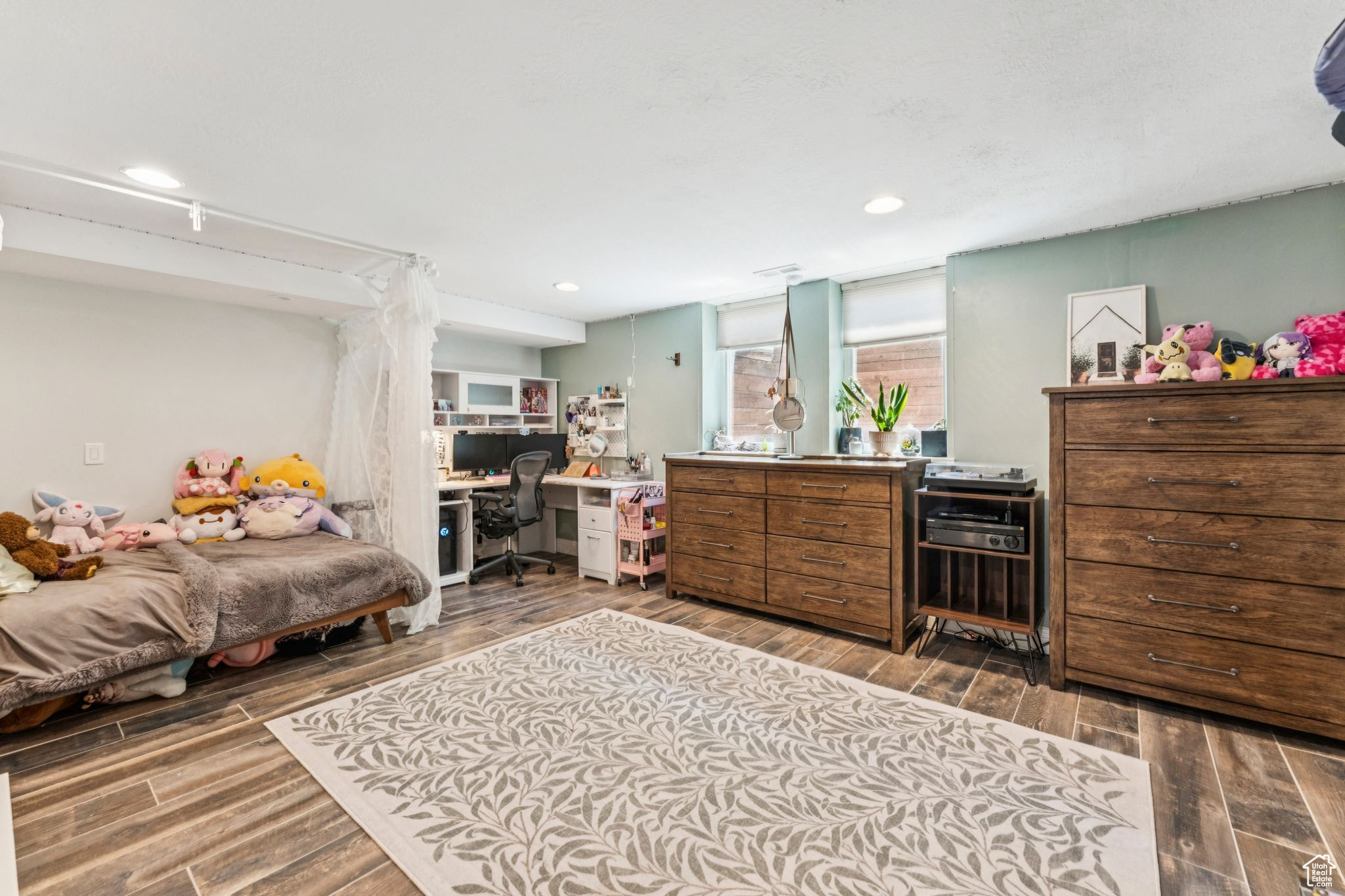 Salt Lake City, Utah 84108, United States, 4 Bedrooms Bedrooms, ,3 BathroomsBathrooms,Residential,Pending,186944