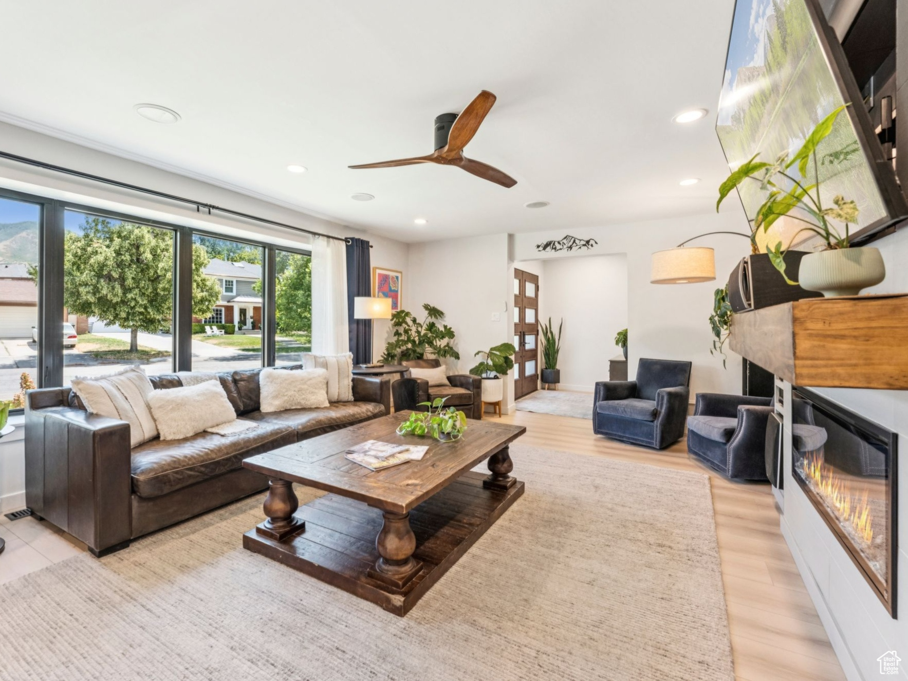 Salt Lake City, Utah 84108, United States, 4 Bedrooms Bedrooms, ,3 BathroomsBathrooms,Residential,Pending,186944