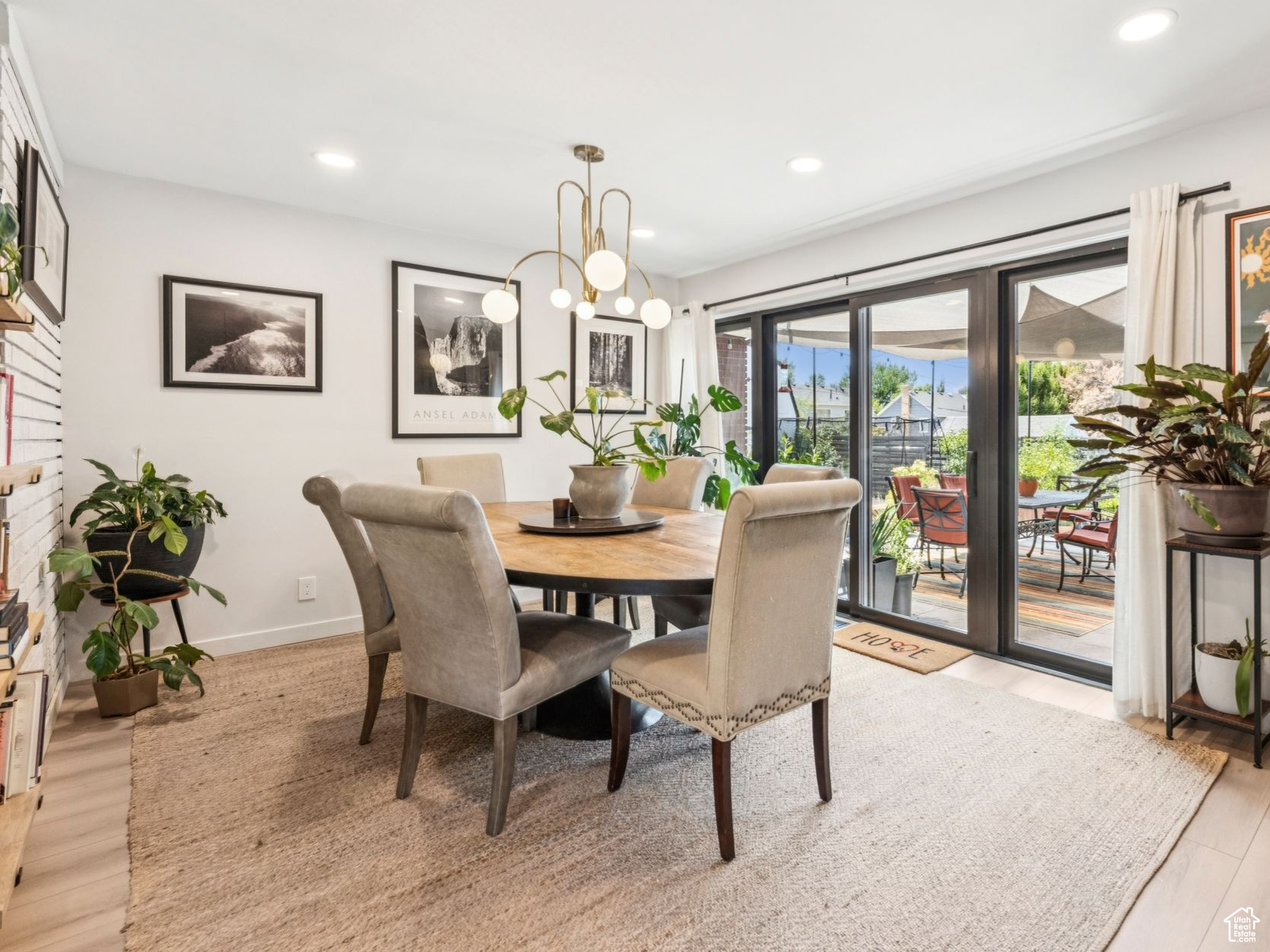 Salt Lake City, Utah 84108, United States, 4 Bedrooms Bedrooms, ,3 BathroomsBathrooms,Residential,Pending,186944