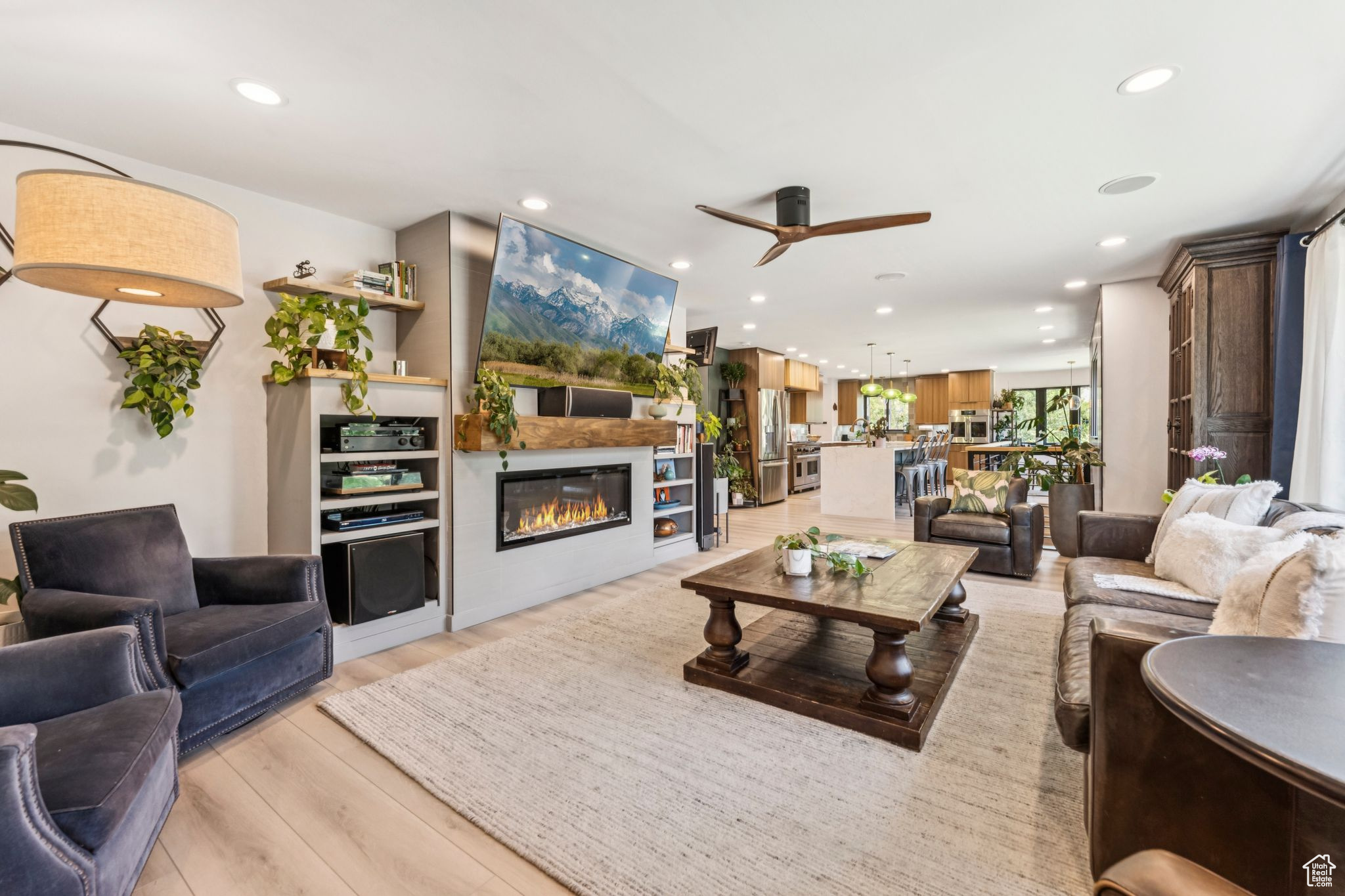 Salt Lake City, Utah 84108, United States, 4 Bedrooms Bedrooms, ,3 BathroomsBathrooms,Residential,Pending,186944