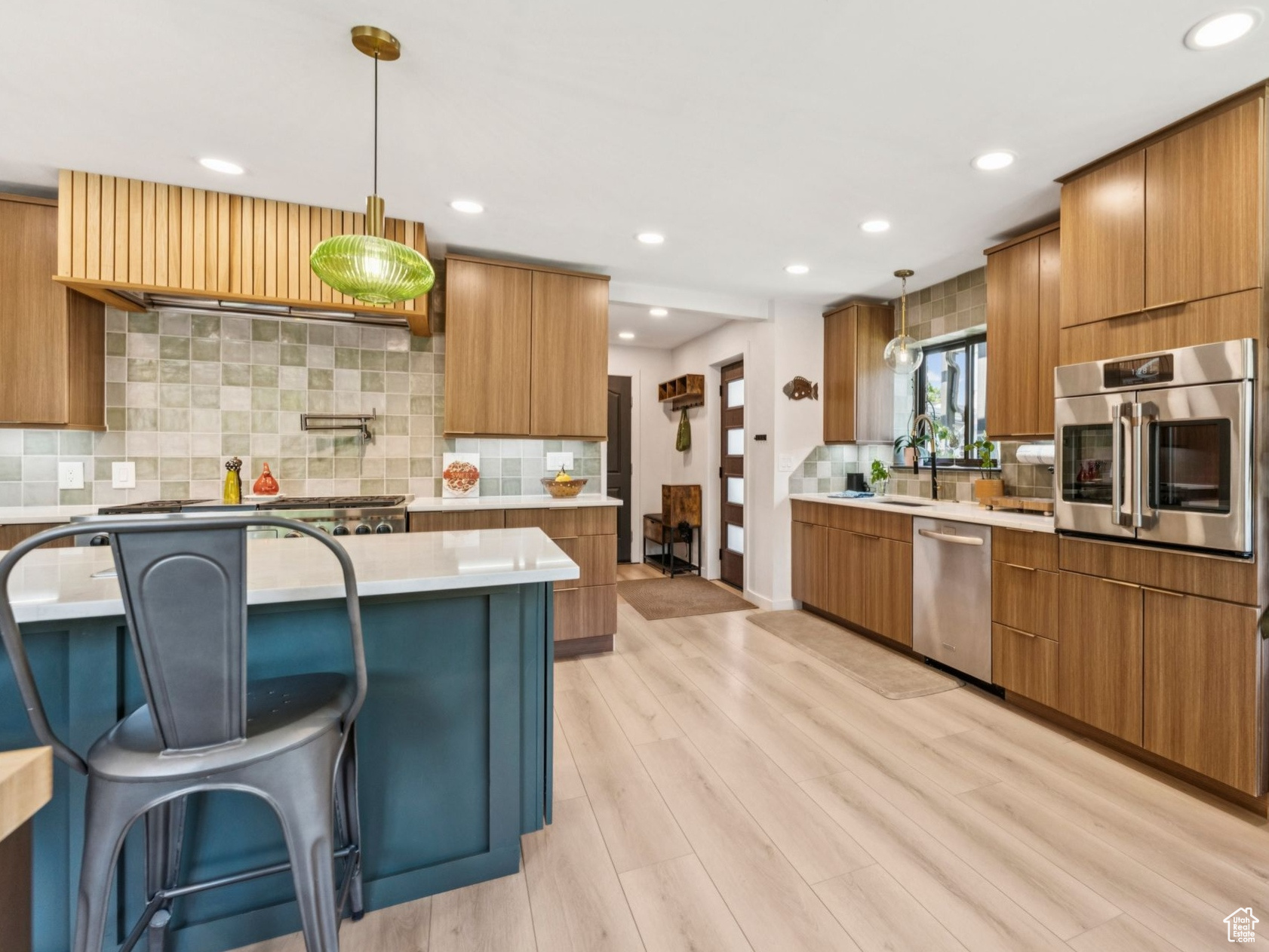 Salt Lake City, Utah 84108, United States, 4 Bedrooms Bedrooms, ,3 BathroomsBathrooms,Residential,Pending,186944