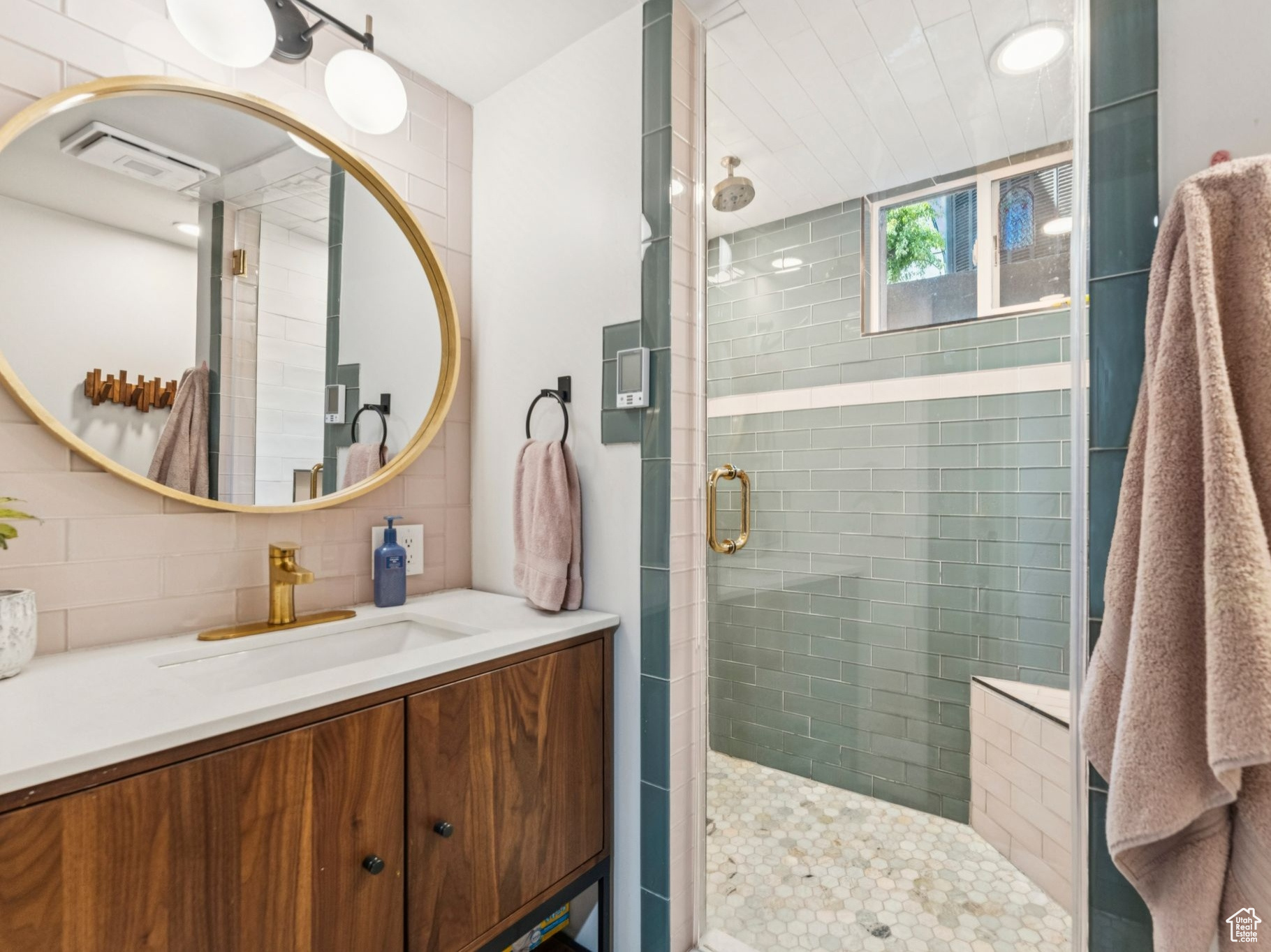 Salt Lake City, Utah 84108, United States, 4 Bedrooms Bedrooms, ,3 BathroomsBathrooms,Residential,Pending,186944