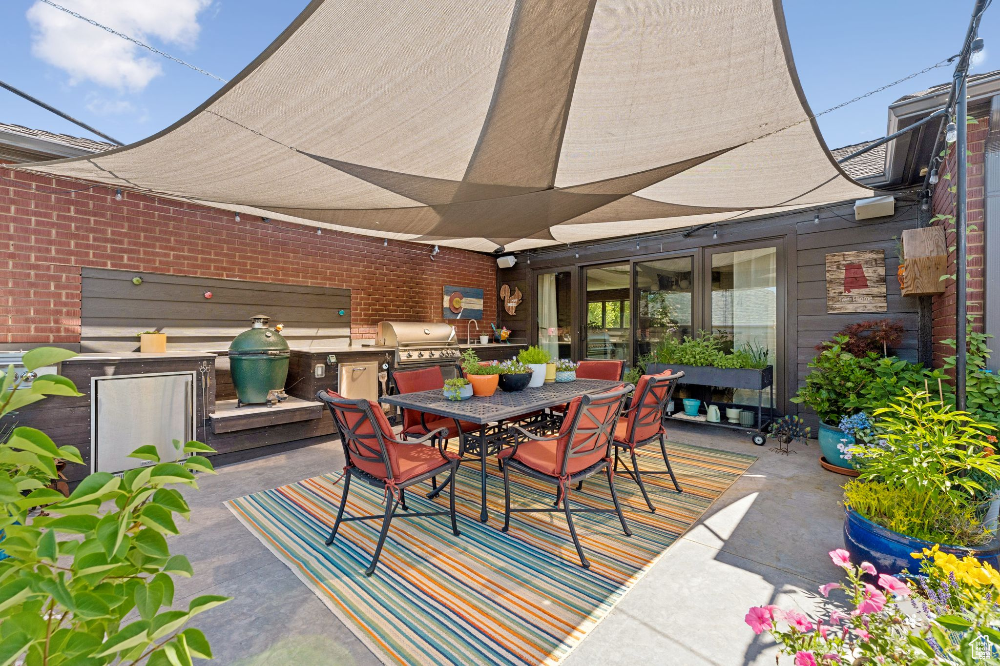 Salt Lake City, Utah 84108, United States, 4 Bedrooms Bedrooms, ,3 BathroomsBathrooms,Residential,Pending,186944