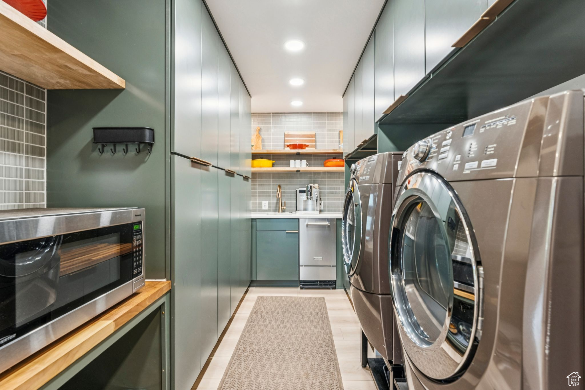 Salt Lake City, Utah 84108, United States, 4 Bedrooms Bedrooms, ,3 BathroomsBathrooms,Residential,Pending,186944