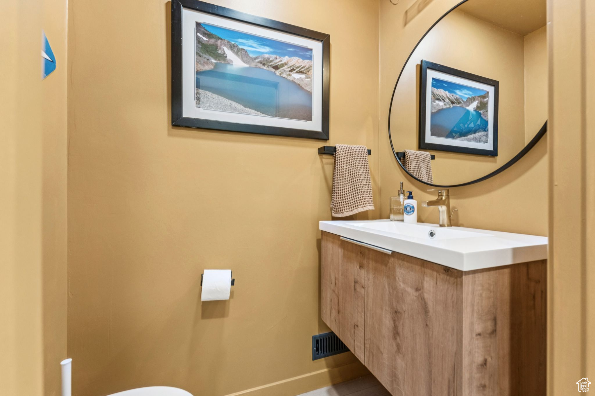 Salt Lake City, Utah 84108, United States, 4 Bedrooms Bedrooms, ,3 BathroomsBathrooms,Residential,Pending,186944