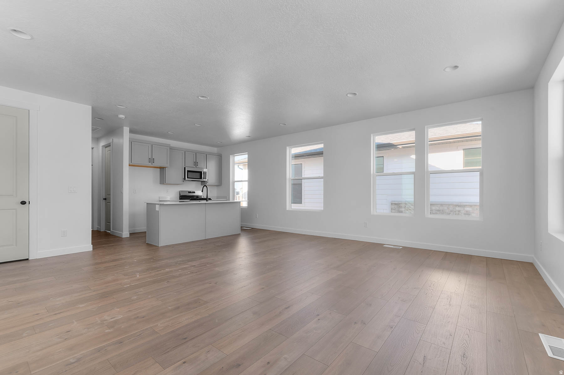 BROADVIEW SHORES COTTAGE 801 - Residential