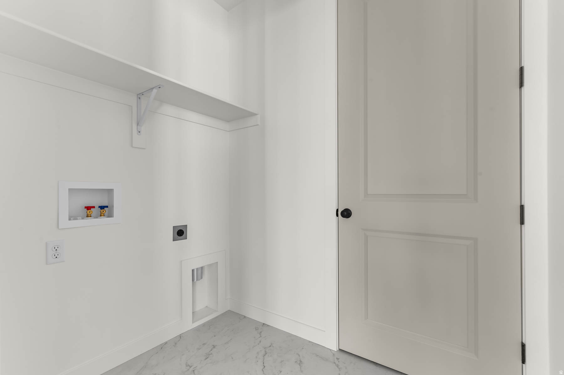 BROADVIEW SHORES COTTAGE 801 - Residential