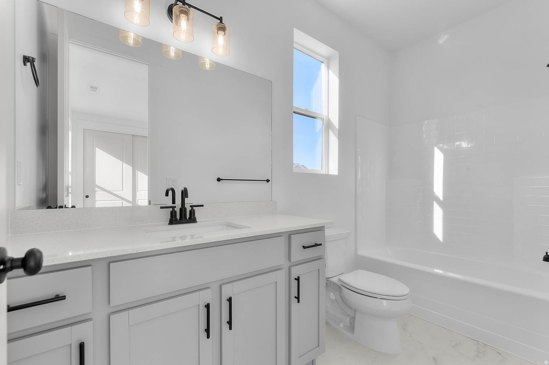 BROADVIEW SHORES COTTAGE 801 - Residential