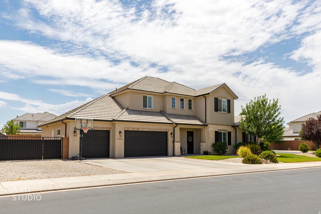 Photo of 2252 E FIELDSTONE CIR, Saint George, UT 84790 (MLS # 2173681)