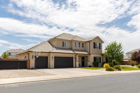 Tiny photo for 2252 E FIELDSTONE CIR, Saint George, UT 84790 (MLS # 2173681)