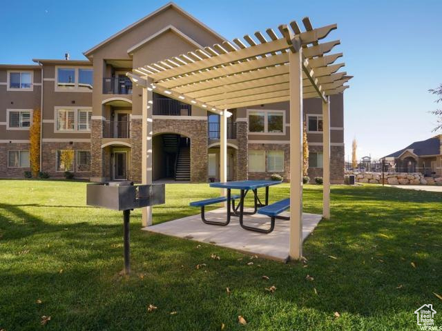 CREEKSIDE VILLAGE - Residential