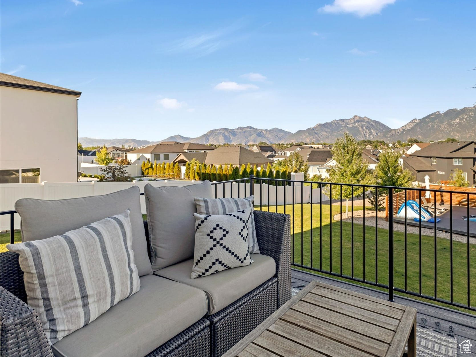 CLOVER RIDGE - Residential