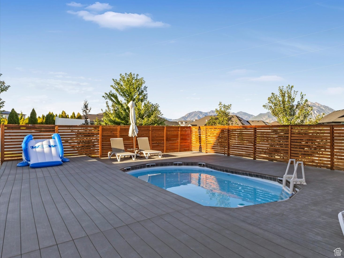 CLOVER RIDGE - Residential