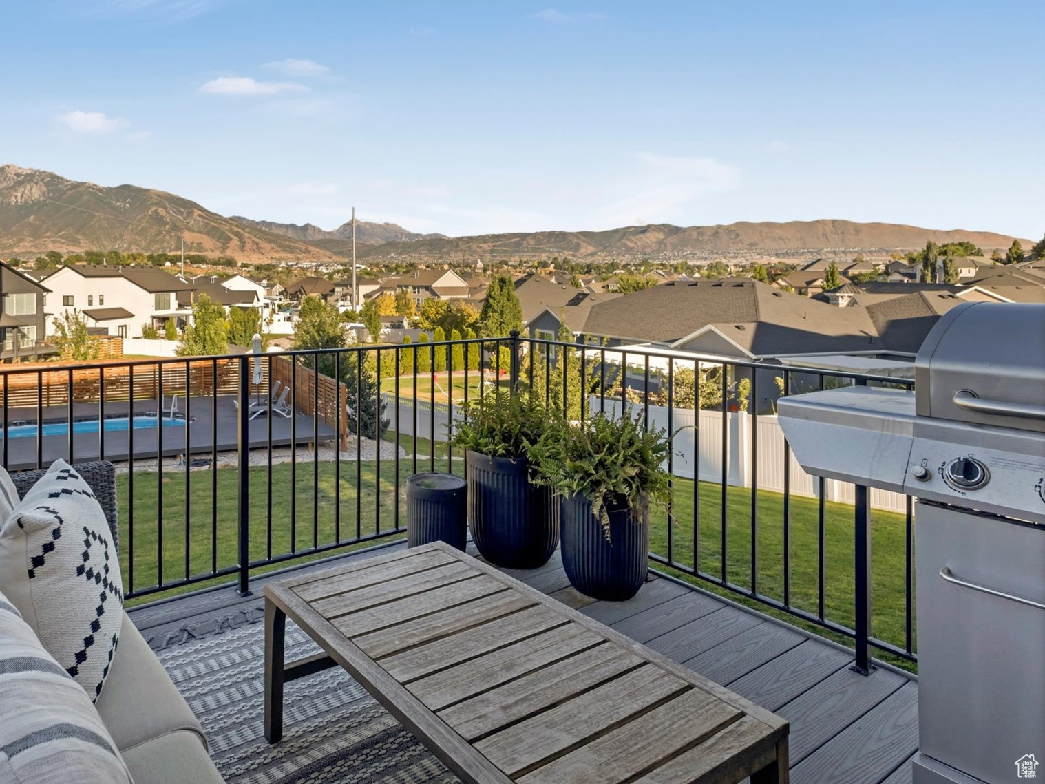 CLOVER RIDGE - Residential