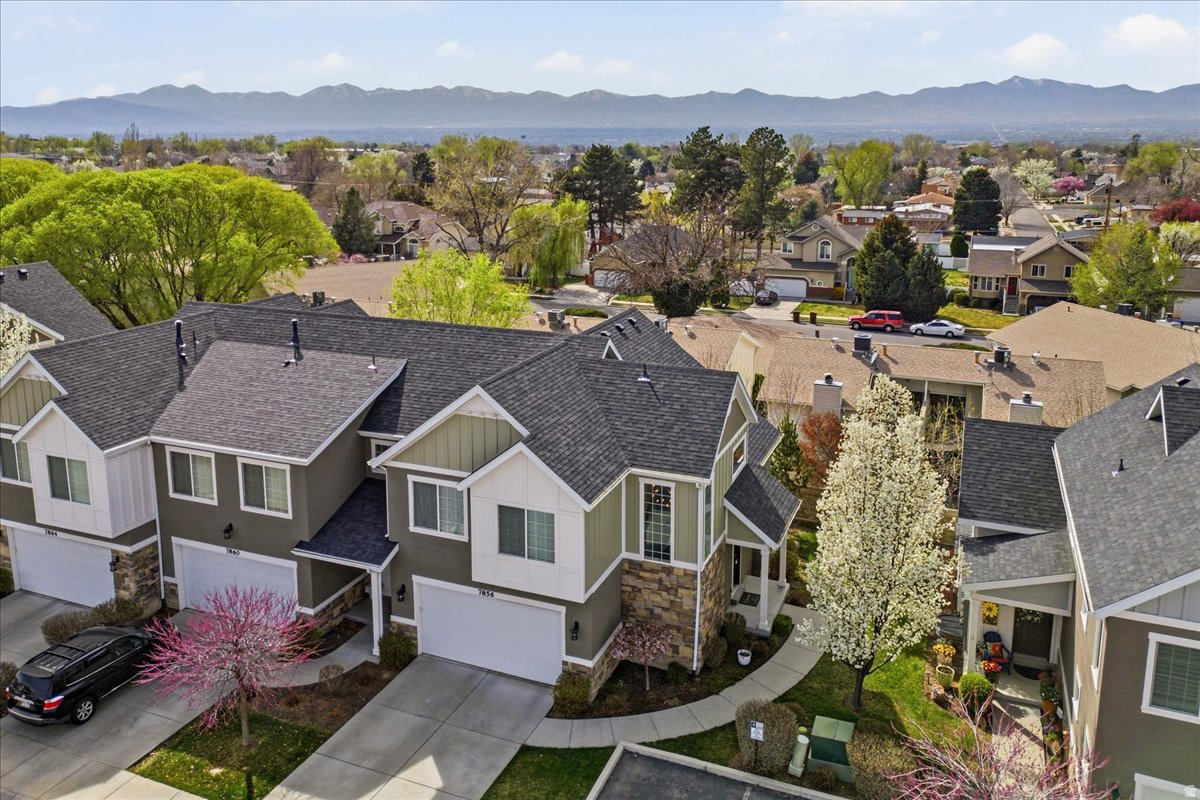 COTTAGES ON 78TH - Residential